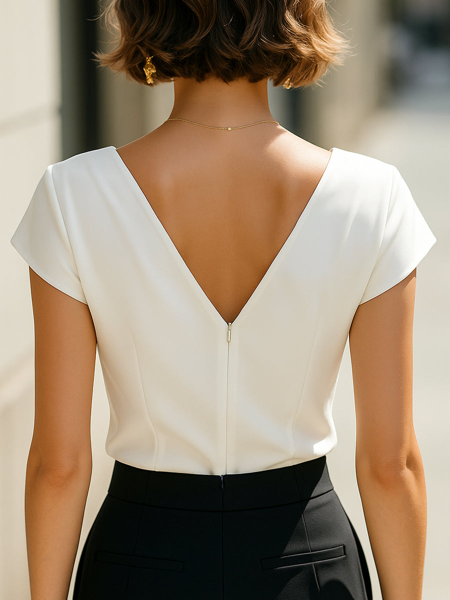 Hannah | Chic Sleeveless V-Neck Pleated Top