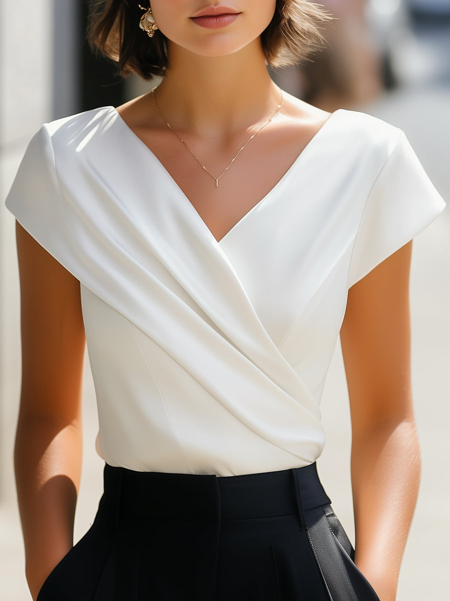 Hannah | Chic Sleeveless V-Neck Pleated Top