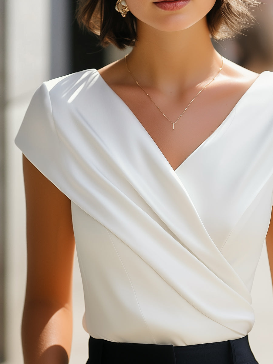 Hannah | Chic Sleeveless V-Neck Pleated Top