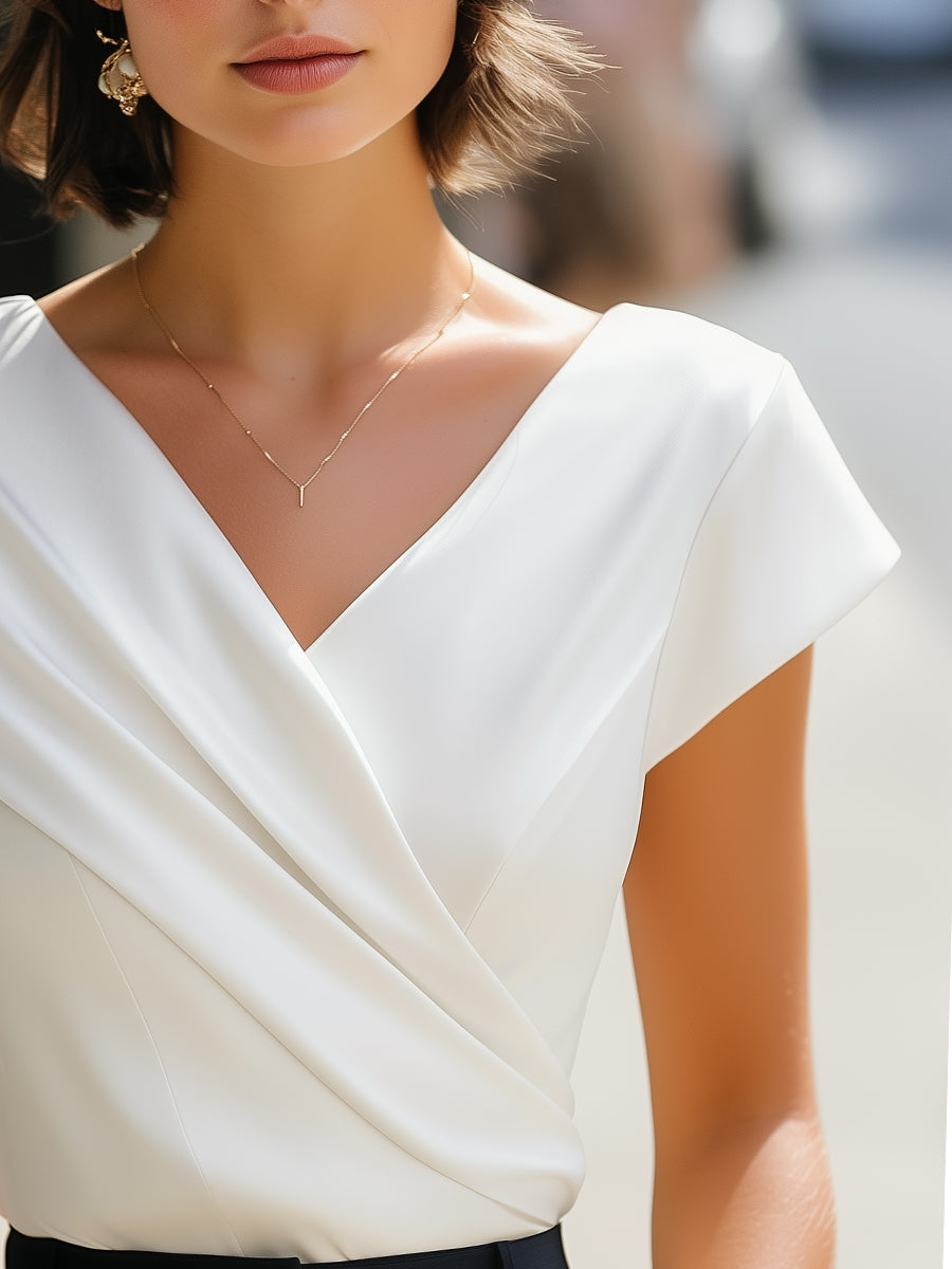 Hannah | Chic Sleeveless V-Neck Pleated Top