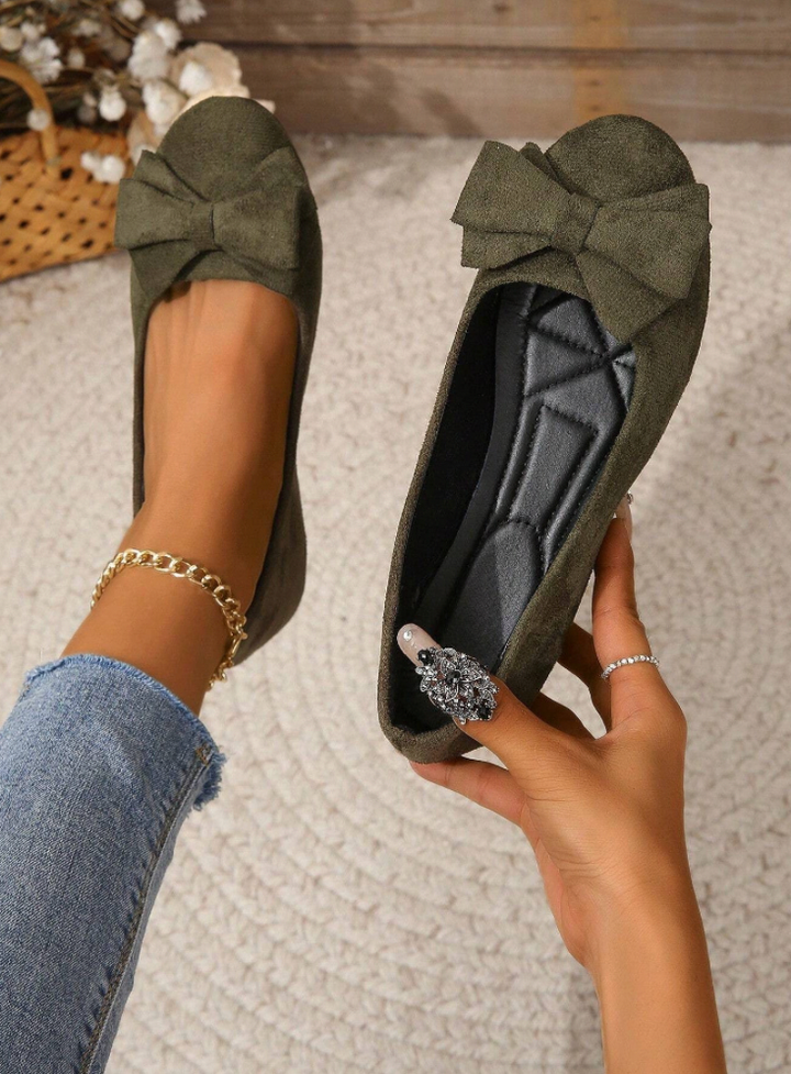 Elegant Women's Bow Detail Flats